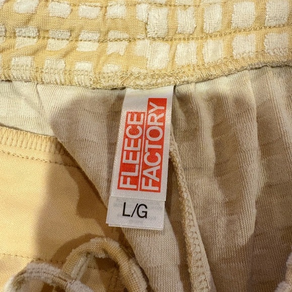 Fleece Factory men's shorts raised grid-like or waffle texture size L NWT - Picture 6 of 11